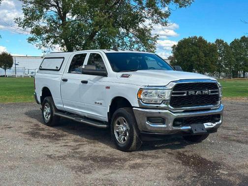 2022 RAM 2500 Tradesman Crew Cab 4x4 6'4' Box
