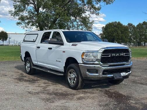 2022 RAM 2500 Tradesman Crew Cab 4x4 6'4' Box