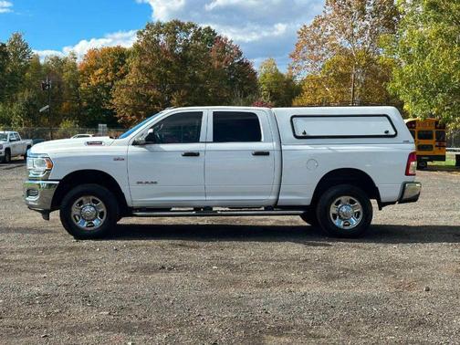 2022 RAM 2500 Tradesman Crew Cab 4x4 6'4' Box