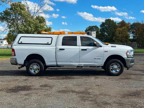 2022 RAM 2500 Tradesman Crew Cab 4x4 6'4' Box
