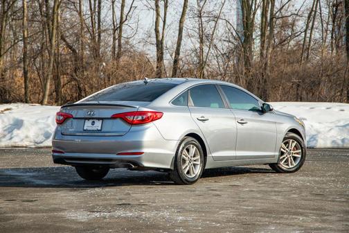 2017 Hyundai SONATA SE