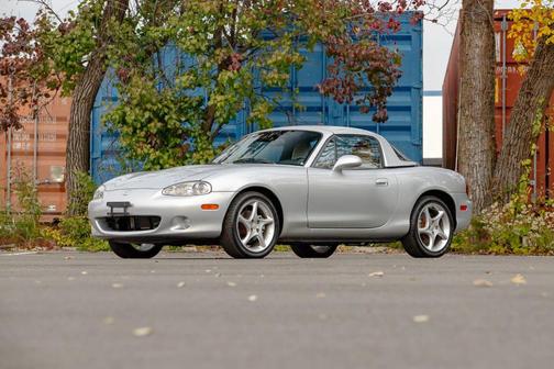 2002 Mazda MX-5 Miata LS Convertible 2D