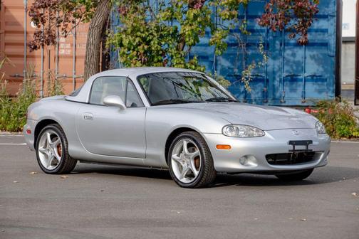 2002 Mazda MX-5 Miata LS Convertible 2D
