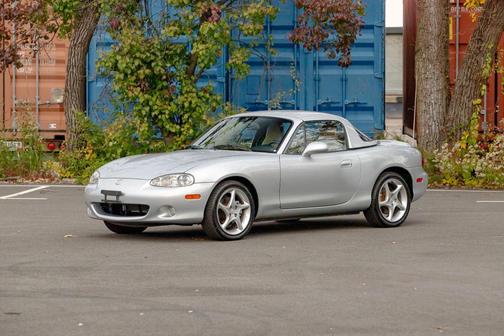 2002 Mazda MX-5 Miata LS Convertible 2D