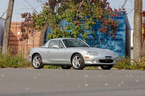 2002 Mazda MX-5 Miata LS Convertible 2D
