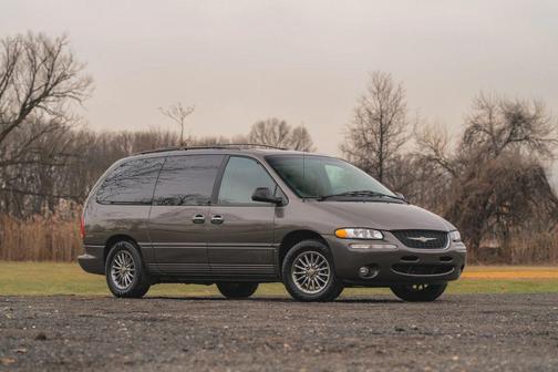 1999 Chrysler Town & Country Limited
