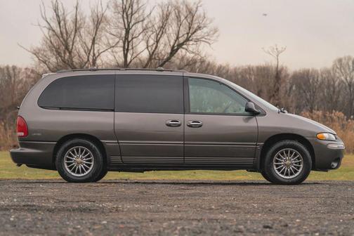 1999 Chrysler Town & Country Limited