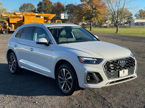 2023 Audi Q5 45 S line Premium Plus