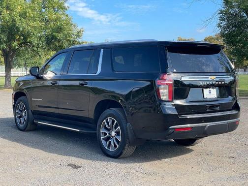 2023 Chevrolet Suburban LS