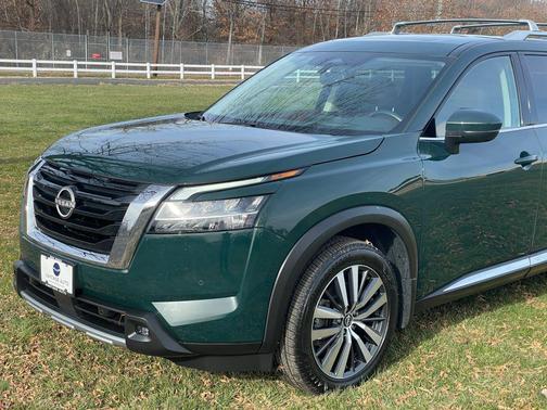 2022 Nissan Pathfinder Platinum 4WD