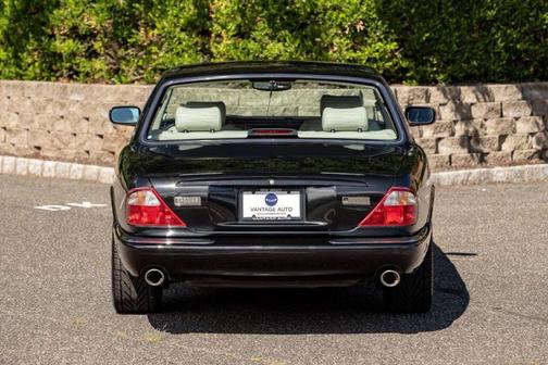 2000 Jaguar XJR Base 4dr Supercharged Sedan