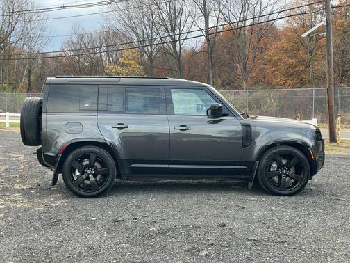 2022 Land Rover Defender 110 X-Dynamic HSE