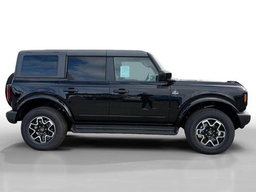 Shadow Black 2026 Ford Bronco Outer Banks
