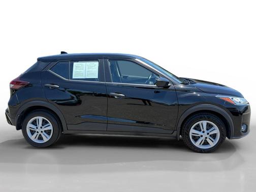 Super Black 2023 Nissan Kicks S