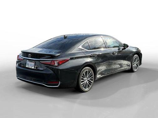 2022 Lexus ES 300h Base