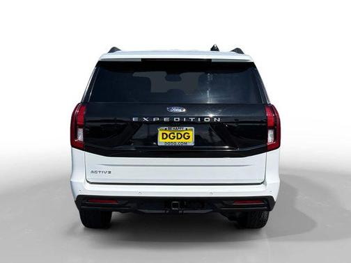 Oxford White 2025 Ford Expedition Active