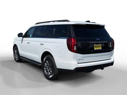 Oxford White 2025 Ford Expedition Active