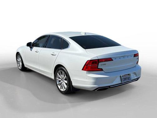 2017 Volvo S90 T6 Momentum