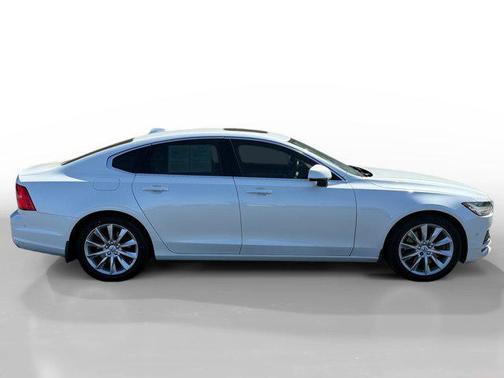 2017 Volvo S90 T6 Momentum
