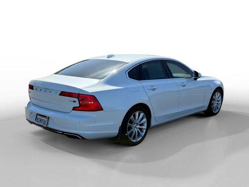 2017 Volvo S90 T6 Momentum