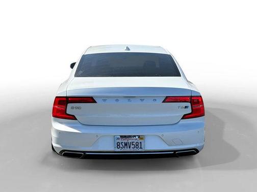 2017 Volvo S90 T6 Momentum