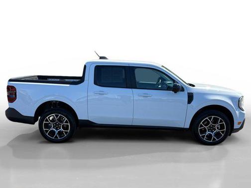 Oxford White 2025 Ford Maverick Lariat
