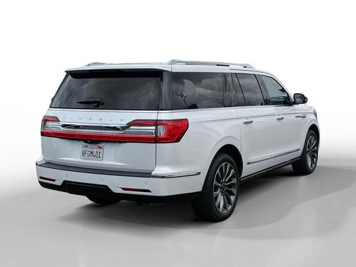 White Platinum Clearcoat Metallic 2018 Lincoln Navigator L Select
