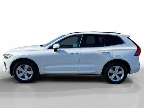 2022 Volvo XC60 B5 Momentum
