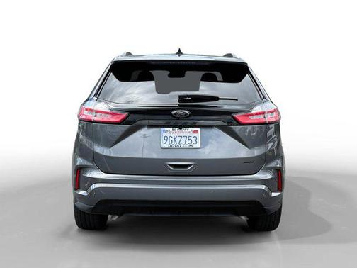 Carbonized Gray Metallic 2023 Ford Edge SE