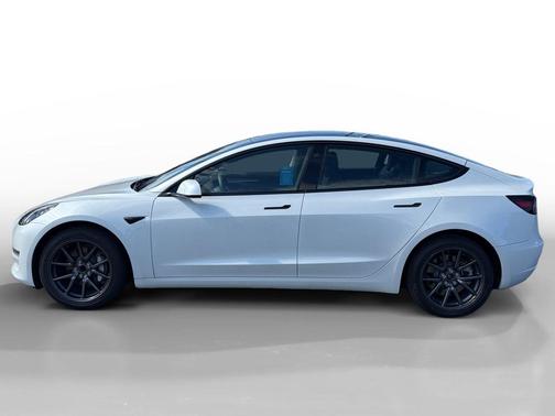 Pearl White Multi-Coat 2023 Tesla Model 3 Standard Range