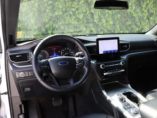 Oxford White 2020 Ford Explorer XLT