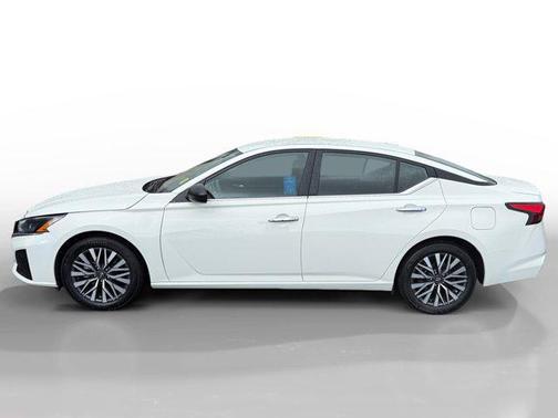 Glacier White 2025 Nissan Altima 2.5 SV