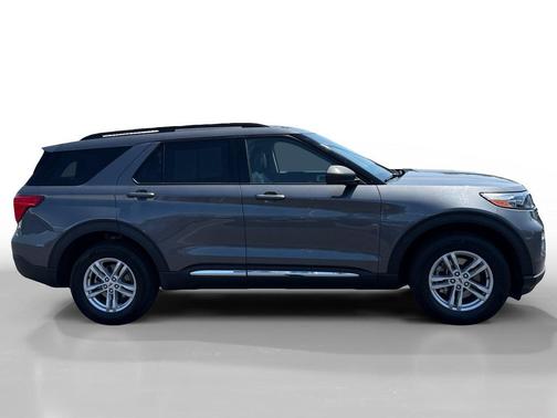 Carbonized Gray Metallic 2022 Ford Explorer XLT