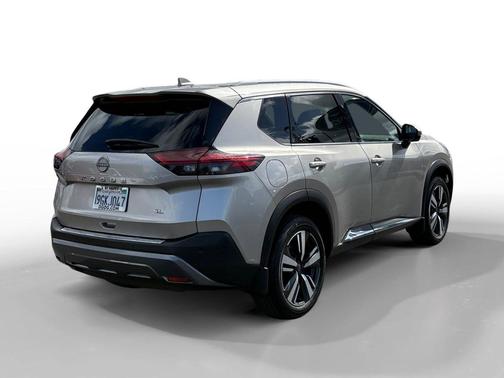 Champagne Silver Metallic 2023 Nissan Rogue SL