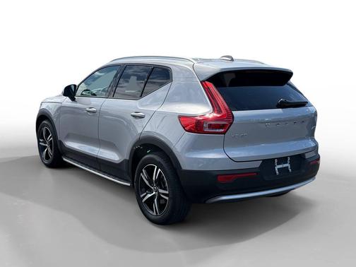 Silver 2023 Volvo XC40 B5 Core