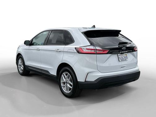 Oxford White 2021 Ford Edge SE