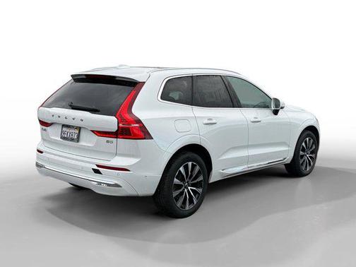 2023 Volvo XC60 B5 Plus Bright Theme