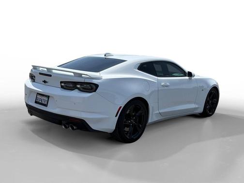 Summit White 2021 Chevrolet Camaro 2SS