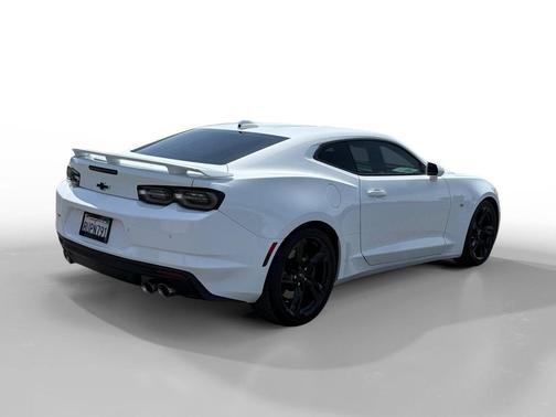 Summit White 2021 Chevrolet Camaro 2SS