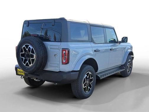 Avalanche Gray 2026 Ford Bronco Outer Banks