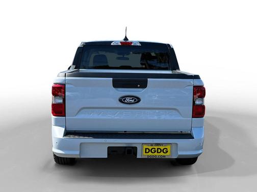 Space White Metallic 2026 Ford Maverick Lobo Standard