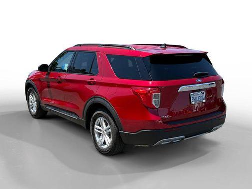 Rapid Red Metallic Tinted Clearcoat 2023 Ford Explorer XLT