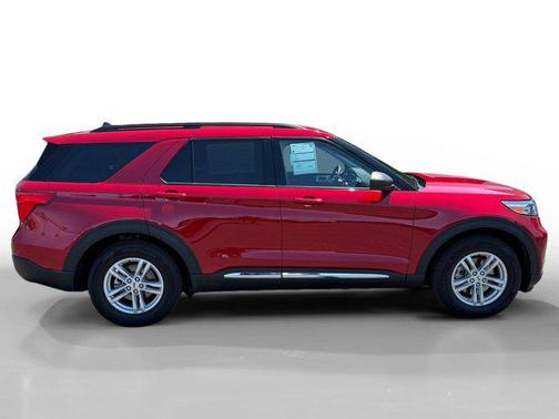 Rapid Red Metallic Tinted Clearcoat 2023 Ford Explorer XLT