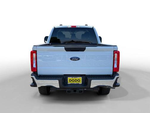 Oxford White 2025 Ford F-250 XLT