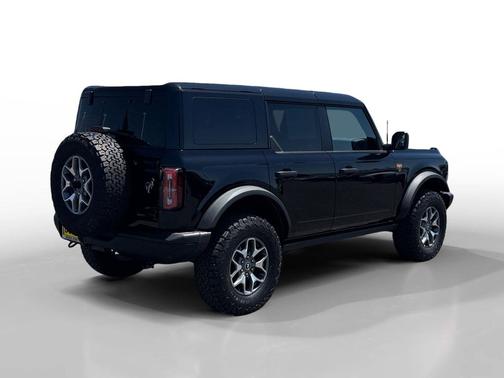 Shadow Black 2025 Ford Bronco Badlands