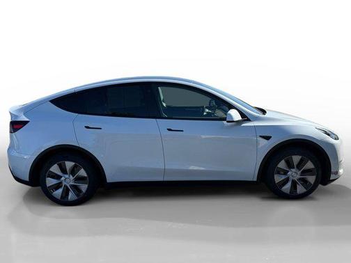 Pearl White Multi-Coat 2023 Tesla Model Y Long Range Dual Motor All-Wheel Drive