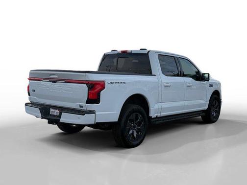 2024 Ford F-150 Lightning LARIAT