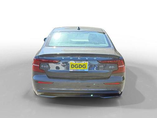 2024 Volvo S60 B5 Plus Dark Theme