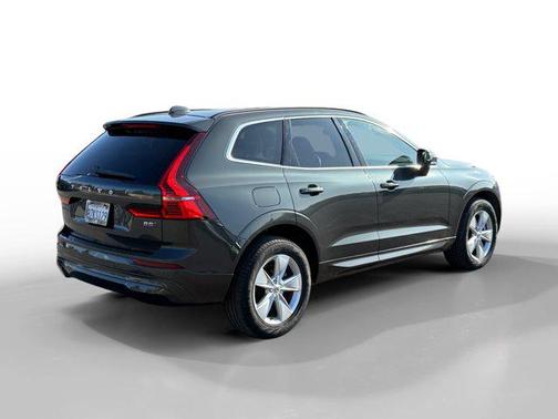 2022 Volvo XC60 B5 Momentum