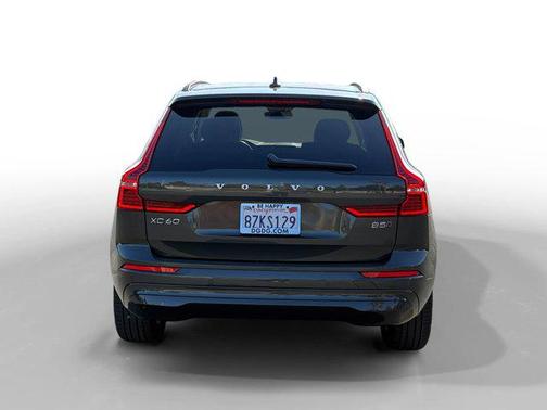2022 Volvo XC60 B5 Momentum